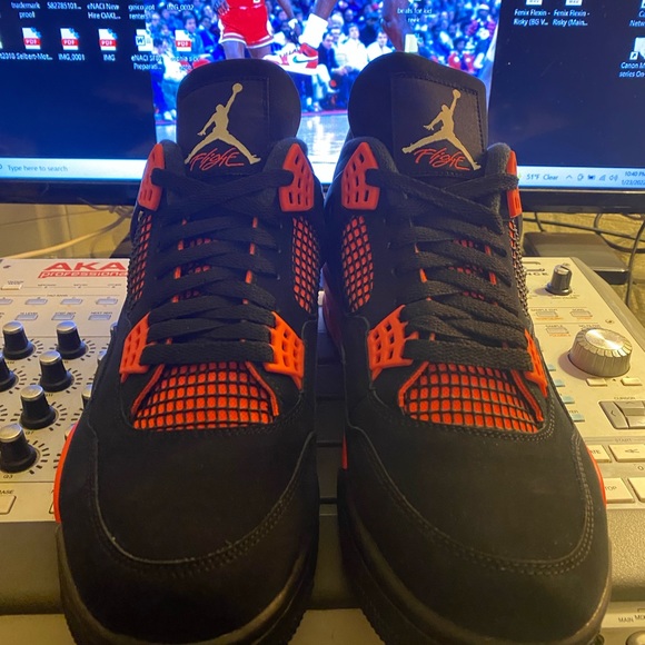 Jordan 4 red thunder deadstock sz 12 main image 9